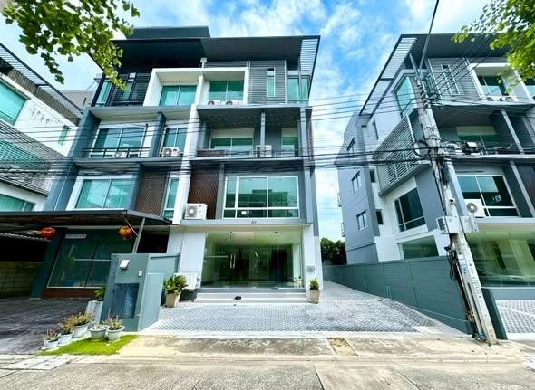 翁通郎区 | B Square Rama 9 — Mengjai 家庭办公室带租客出售 4层楼 410平米 1990万泰铢