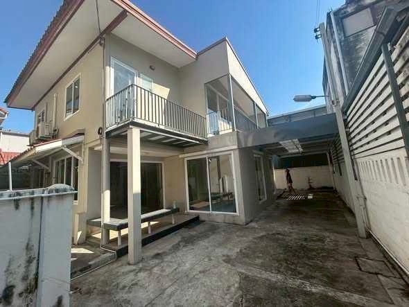 邻铃区 | Sutthisan，Ratchada区域 独栋别墅出租 5卧 216平米 40,000泰铢/月