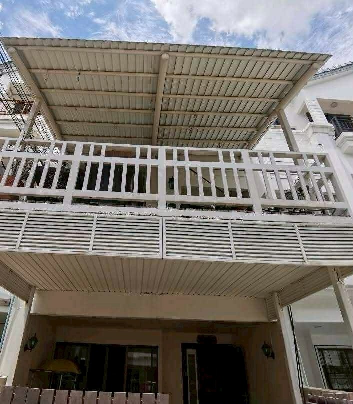 翁通郎区 | Baan Klang Mueang Ratchada-meng Jai 联排别墅出租 3卧 300平米 30,000泰铢/月