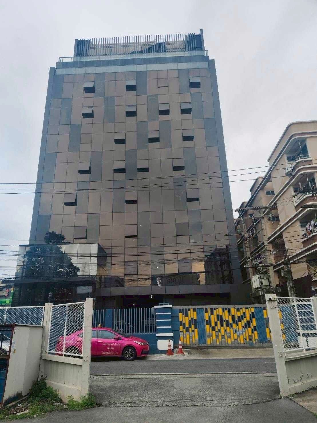 出售｜办公楼｜诗纳卡琳商务核心区｜靠近 Seacon Square商场 11层楼 4,290平米 售价2.5亿泰铢