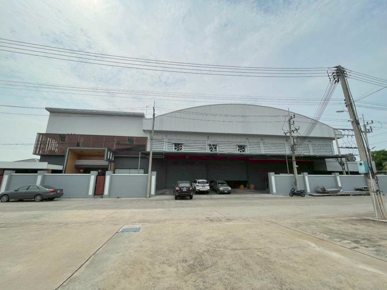 龙仔厝府 | Nadi，Samut Sakhon府 带别墅仓库出售 2,500平米 售价6500万泰铢