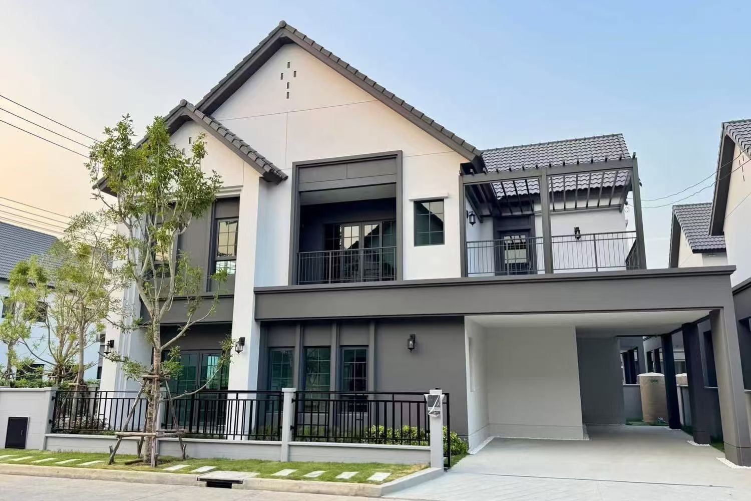 Centro Bangna独栋别墅 303平米 租金150,000泰铢