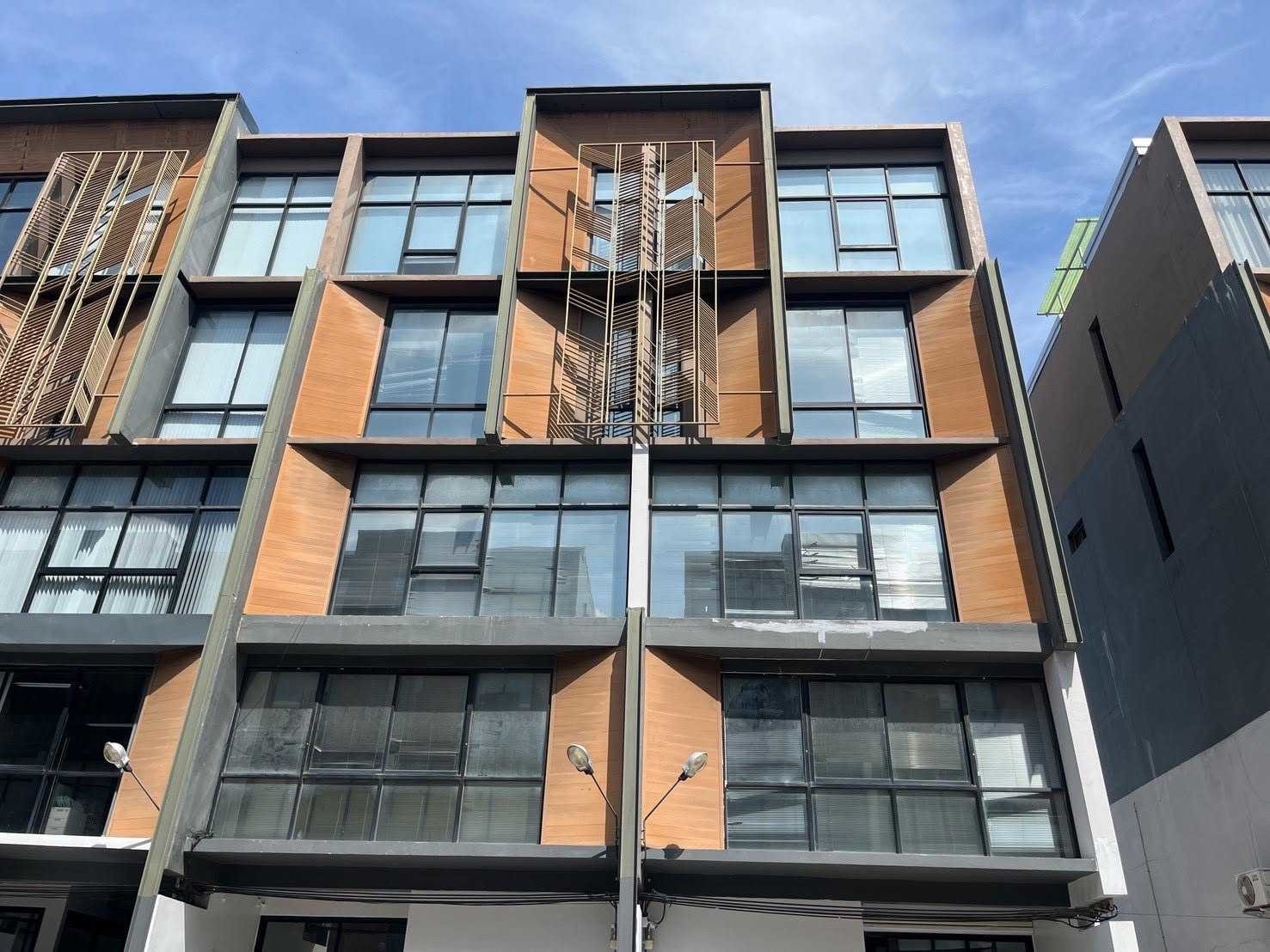 萱銮区 |  The Pride Sukhumvit 77高端家庭办公室出售/出租 760平方米 售价4590万泰铢 租金22万泰铢/月
