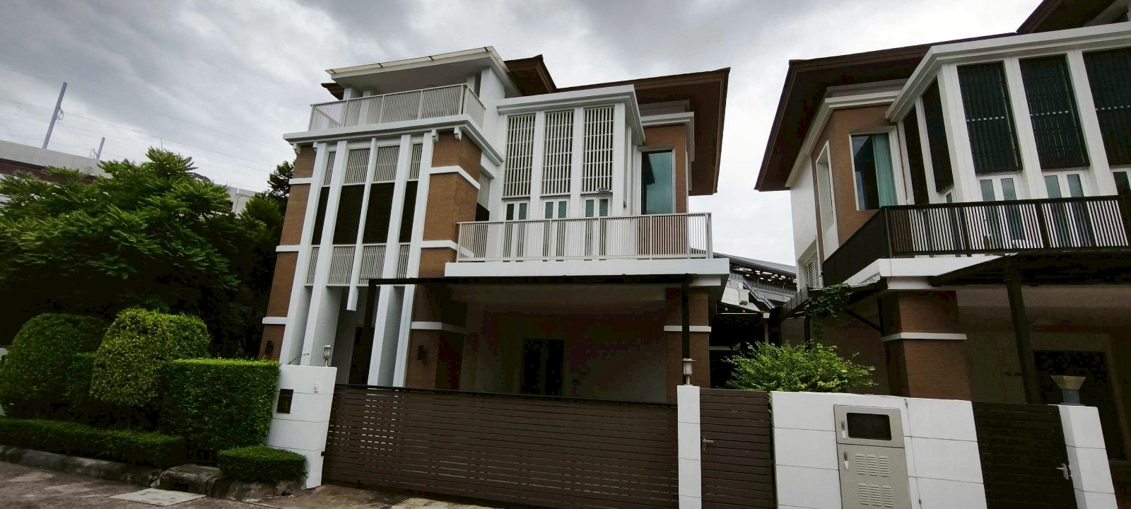 乍都节区 | Baan Klang Krung The Nice Ratchavipha独栋别墅出租 3卧5卫310平方米 租金105,000泰铢/月