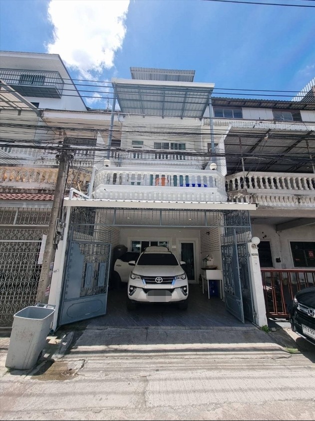 汇权区 | Sutthisan独栋住宅出租 4卧3卫320平方米 （可养宠物）【可注册公司】} 租金55,000泰铢/月
