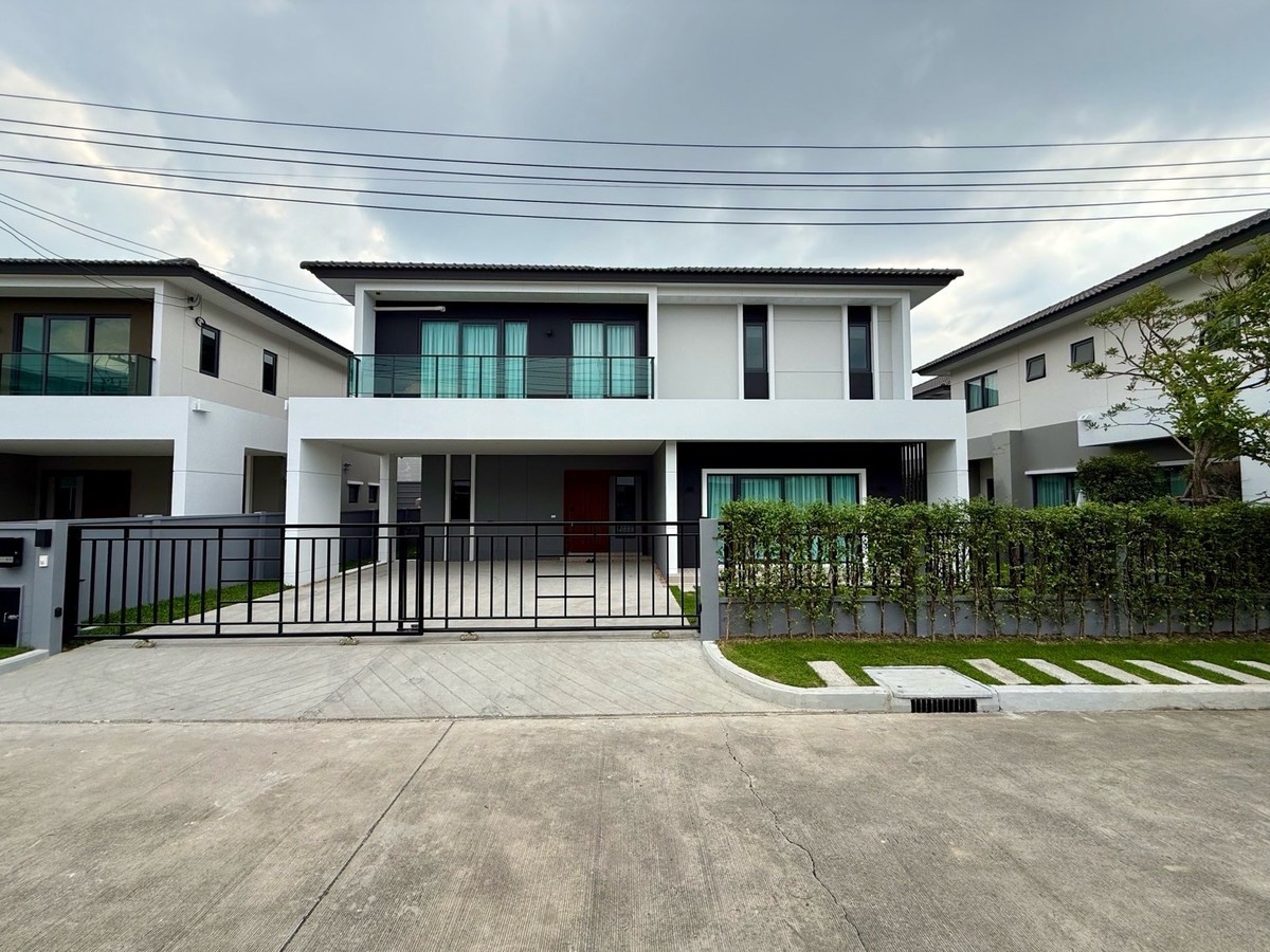 曼谷 廊曼区 | Centro Vibhavadi独栋别墅出租 5卧6卫274平方米 租金90,000–99,000泰铢/月