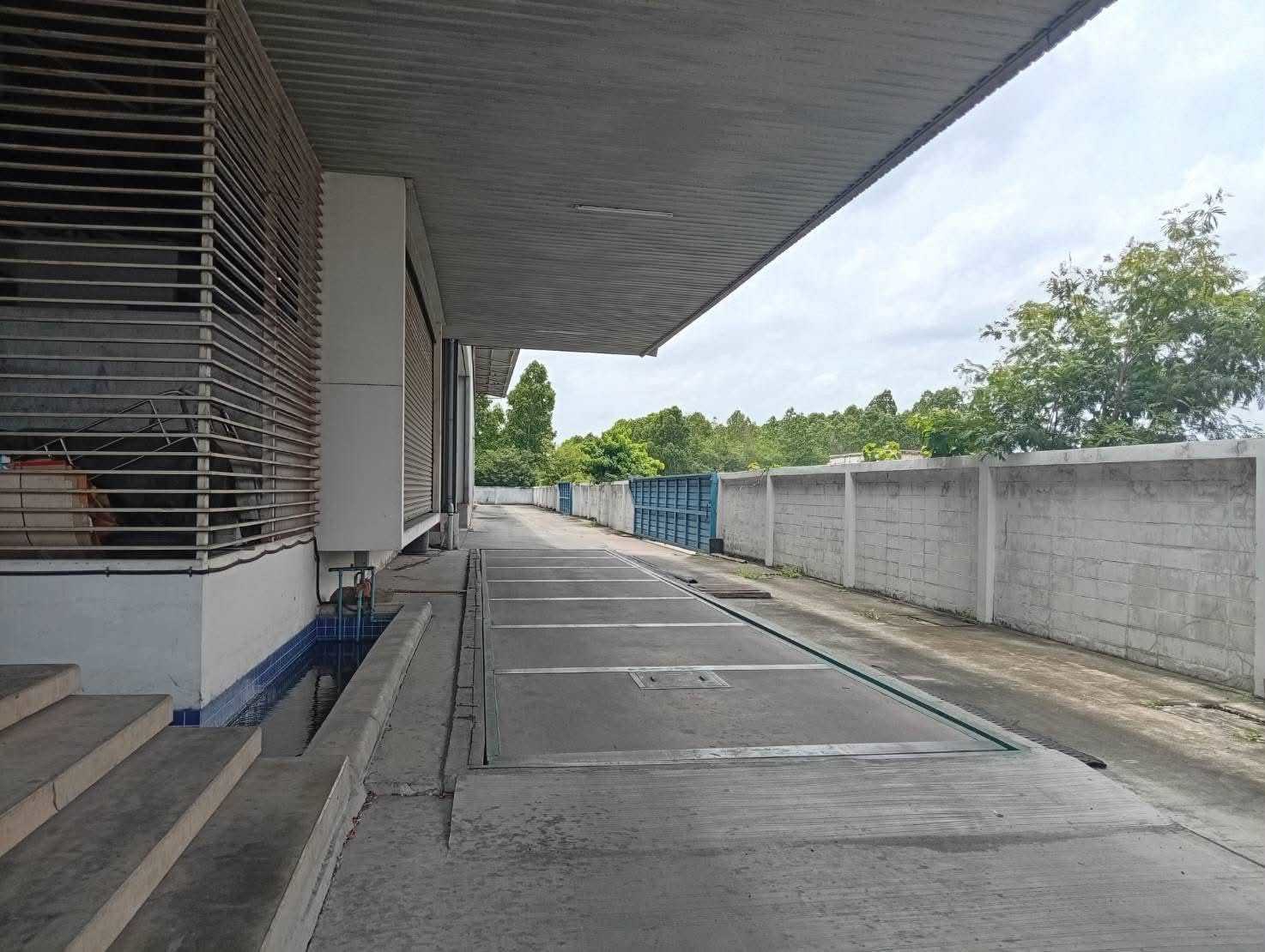 北榄府 邦披县 | Thepharak仓库出租 846平方米（带2台5吨行车） 租金160泰铢/平方米/月 黄色用地