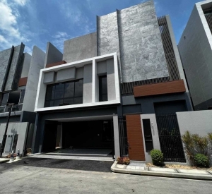 BuGaan Krungthep Kreetha 独栋别墅出租 4卧430平米 290,000泰铢/月