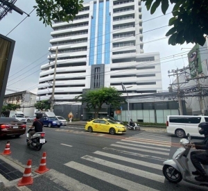 PB Tower - Showroom Sukhumvit 71 展厅出租/出售 576平米 出租250,000泰铢/月，出售4500万泰铢
