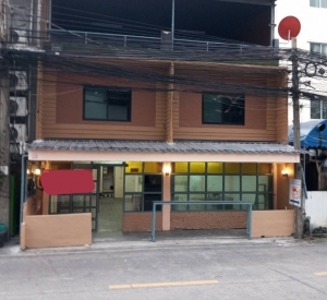 Ratchada Soi 7 商铺出租 4卧 30平米 60,000泰铢/月