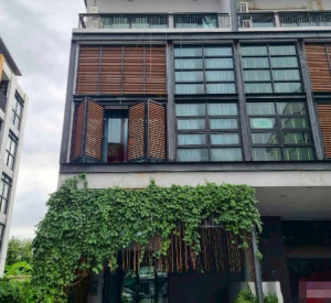 翁通郎区 | Lat Phrao — 靠近黄色线轻轨站 联排别墅出租 3卧 300平米 60,000泰铢/月（可注册公司）