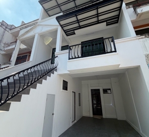 邦纳区 | Home Office，BITEC Bangna附近 联排别墅出租 7卧 250平米 42,000泰铢/月（可注册公司）