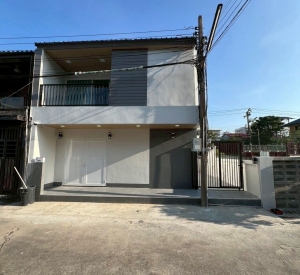 辉煌区 | Ratchada — Huai Khwang 联排别墅出租 3卧 300平米 99,000泰铢/月