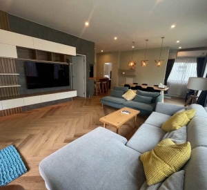 巴威区 | Burasiri Pattanakarn 独栋别墅出租 4卧 210平米 128,000泰铢/月