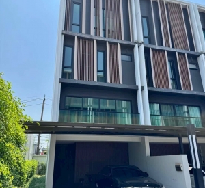 拉抛区 | Ladprao-Nakniwat 联排别墅出租 3卧 275平米 48,000泰铢/月（可注册公司）