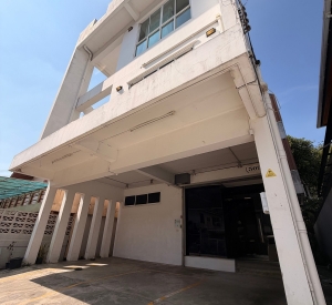 辉煌区 | Rama 9 — RCA区域 办公楼出租 5房 750平米 79,000泰铢/月（可注册公司）