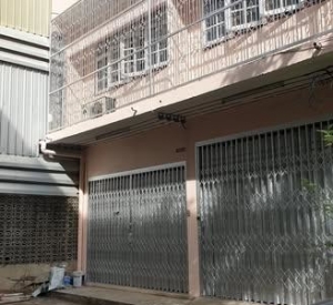 曼柯廉区 | Rama 3 — Charoen Rat区域 商铺出租/售 568平米 出租70,000泰铢/月，出售1900万泰铢