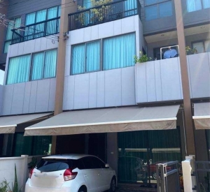 Baan Klang Muang Rama 9-Krungthep Kreetha 联排别墅出租/出售 3卧152平米 出租30,000泰铢/月，出售579万泰铢