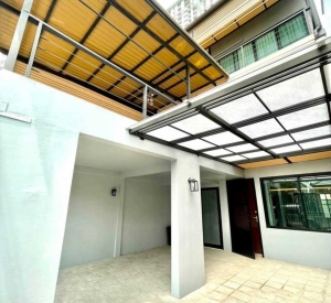 Townhome Thonglor 联排别墅出租 4卧300平米 98,000泰铢/月