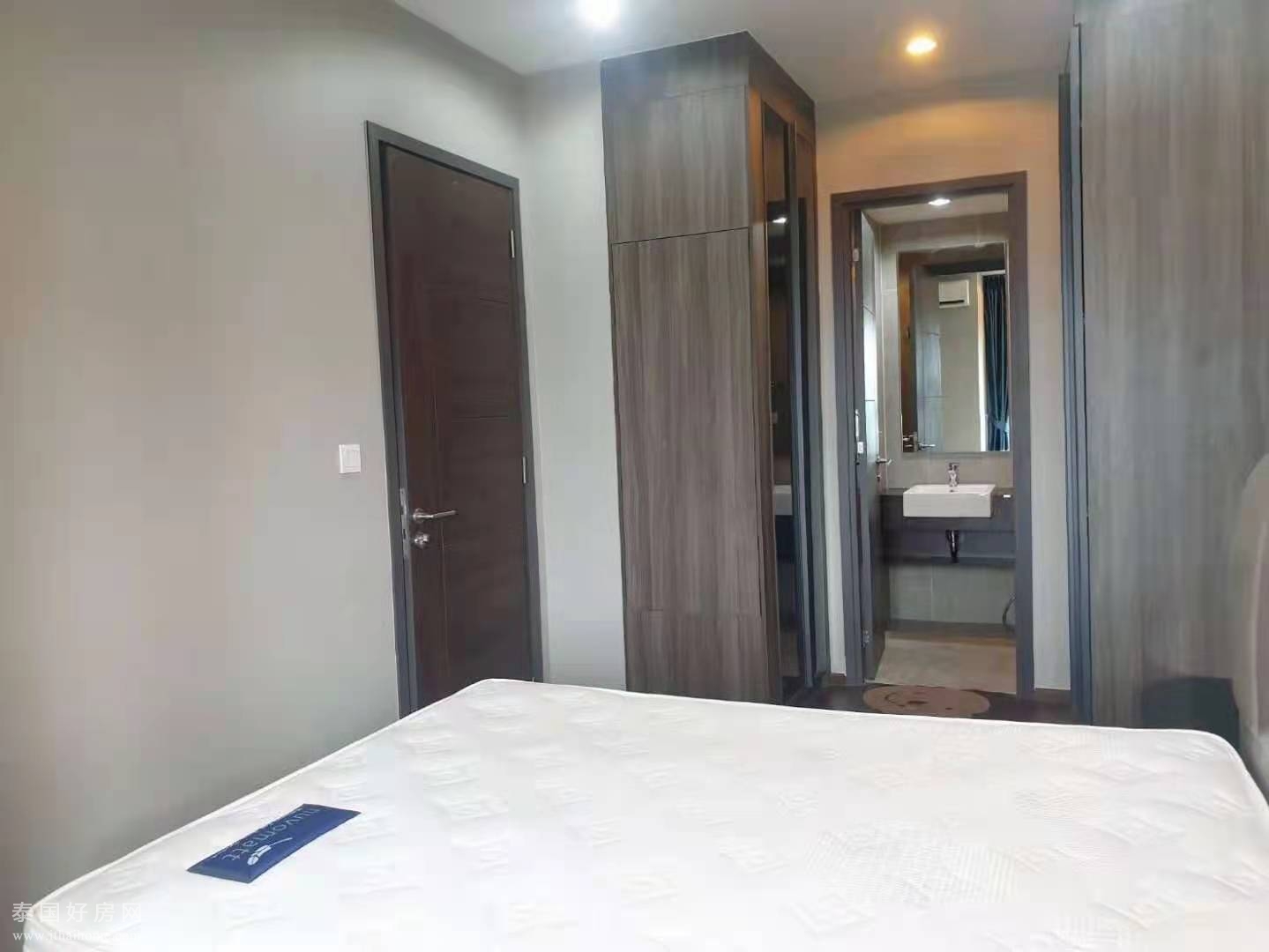 C Ekkamai公寓出租 1卧35平米 13,000泰铢/月