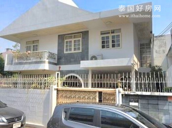 Sathorn Yenakart House 独栋别墅出租 3卧300平米 75,000泰铢/月