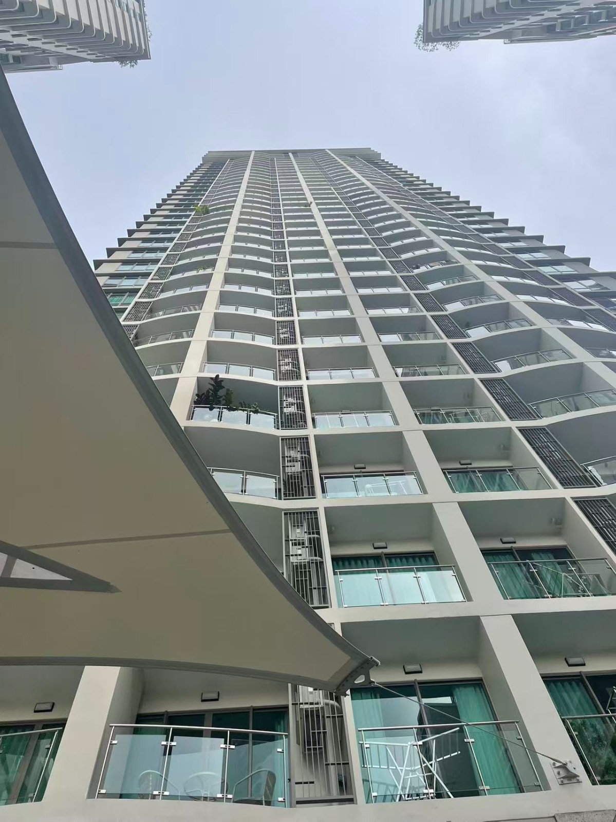 【中国业主】瓦他那区 | Supalai Oriental Sukhumvit 39 公寓出租 2卧 60平米 43,000泰铢/月