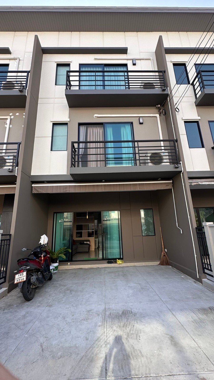 巴威区 | Baan Klang Muang Srinakarin-Onnut 联排别墅出租 3卧 68平米 38,000泰铢/月（可注册公司）