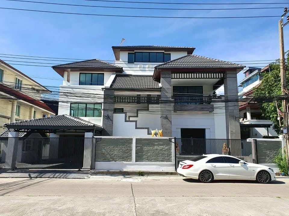 翁通郎区 | Town inTown，CDC地段 家庭办公室出租 8房 600平米 150,000泰铢/月（可注册公司）