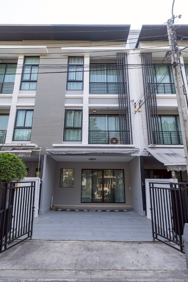 翁通郎区 | Baan Klang Muang Rama 9 - Ramkhmahaeng 联排别墅出租 3卧 149平米 35,000泰铢/月