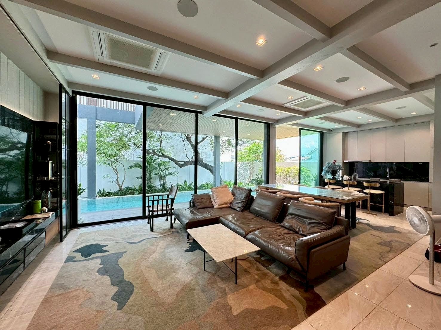 萱銮区 | The AVA Residence Sukhumvit 独栋别墅出租/售 4卧 450平米 出租230,000泰铢/月，出售5400万泰铢