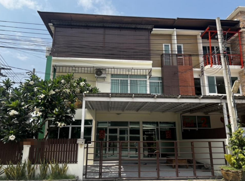 翁通郎区 | Baan Bodin Exclusive - Lat Phrao 112巷 联排别墅出租 7卧 600平米 130,000泰铢/月