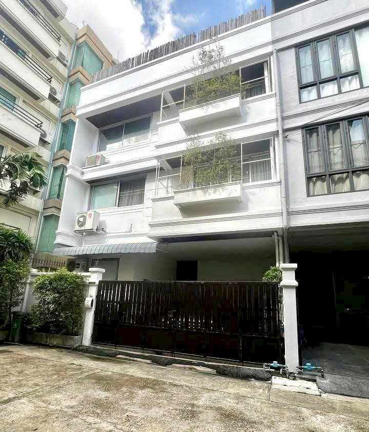 瓦他那区 | Sukhumvit — Pridi地段 新翻新联排别墅出租/出售 4卧 250平米 出租65,000泰铢/月，出售1650万泰铢