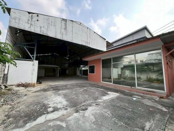 翁通郎区 | Nak Niwas — Ladprao区域 带办公室仓库出租 400平米 60,000泰铢/月