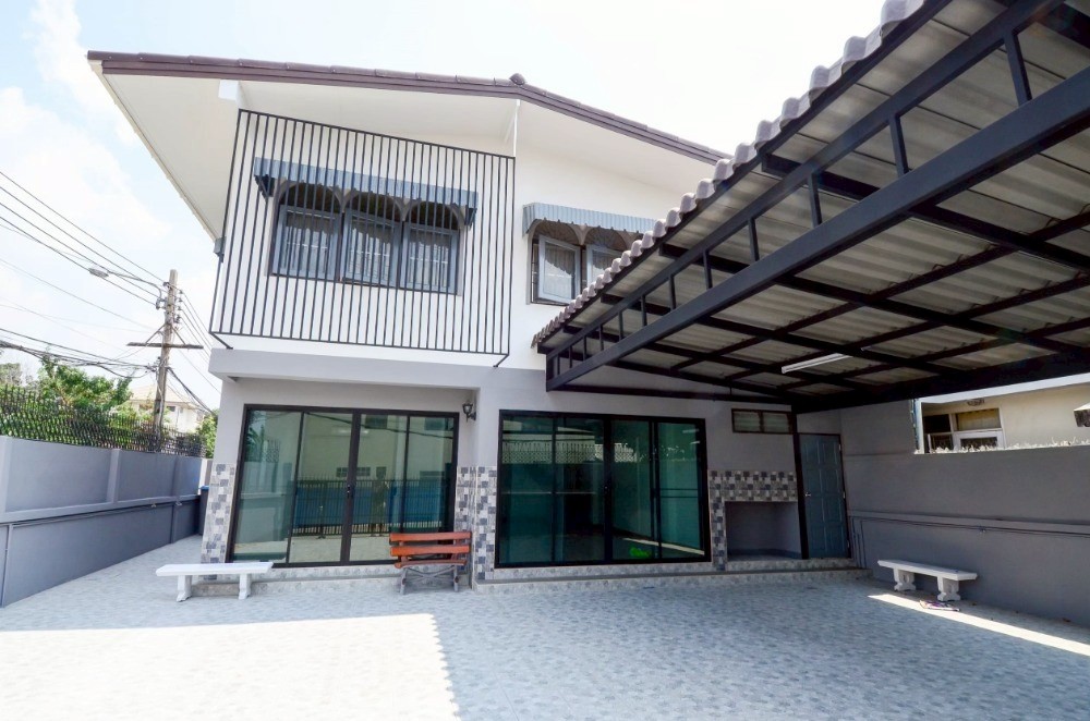 翁通郎区 | Home Office — Chok Chai 4 独栋别墅出租 3卧 220平米 40,000泰铢/月