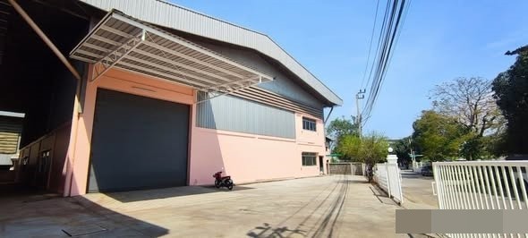 北榄府 |【紫色区】Phraeksa 工厂出租 1,575平米 180,000泰铢/月（可申请工厂许可证）