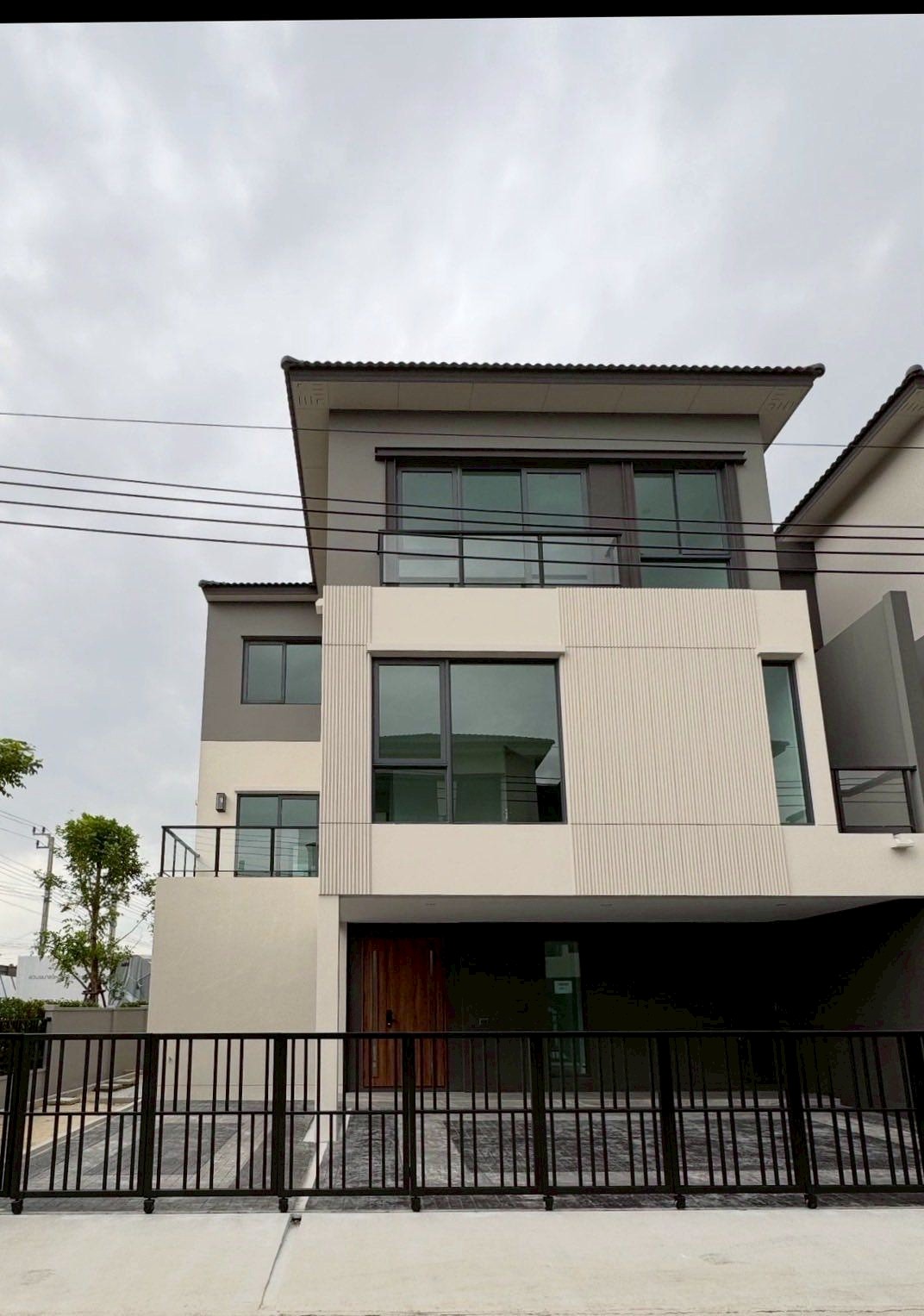 北榄府 | Baan Klang Mueng The Edition Bangna 2 联排别墅出租 4卧 320平米 125,000泰铢/月