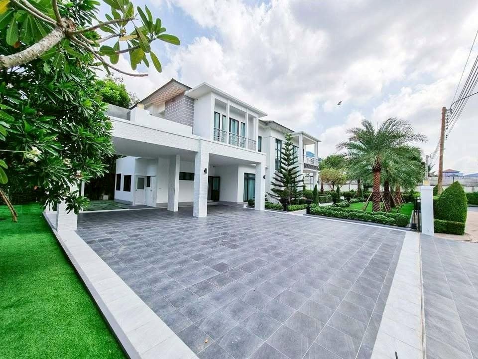 瓦他那区 | PERFECT MASTERPIECE SUKHUMVIT 77 独栋别墅出租 5卧 585平米 285,000泰铢/月