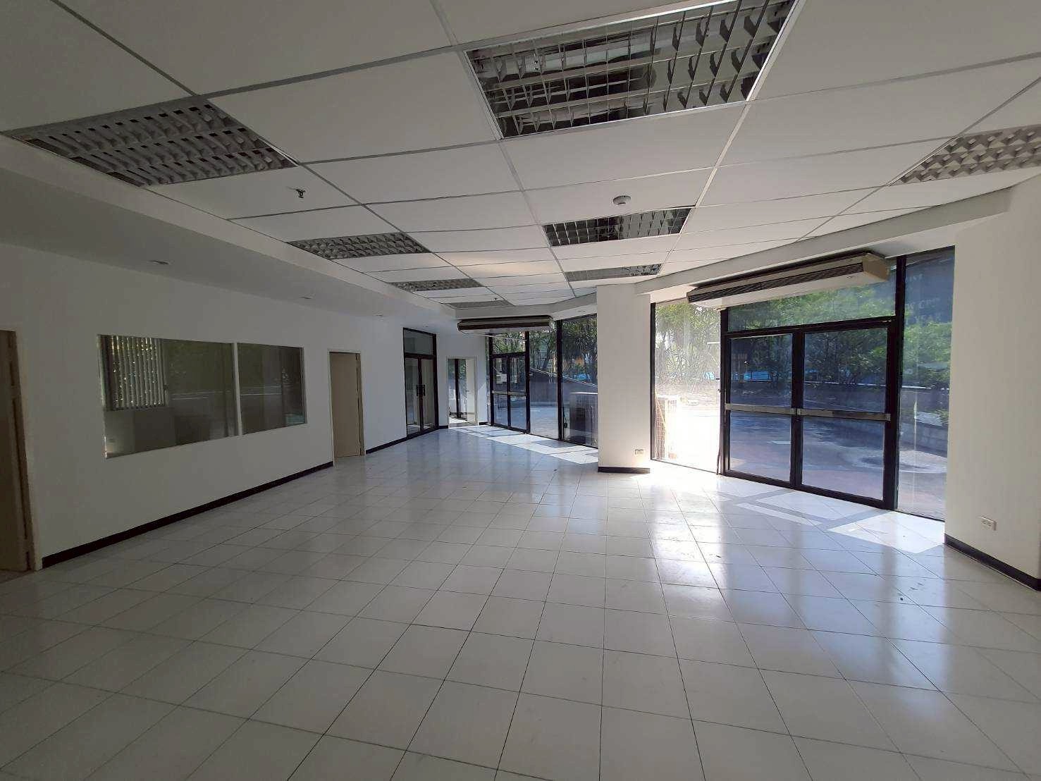 邻铃区 | Ratchada — Rama 9 办公室出租 312.46平米 每平米600泰铢/月