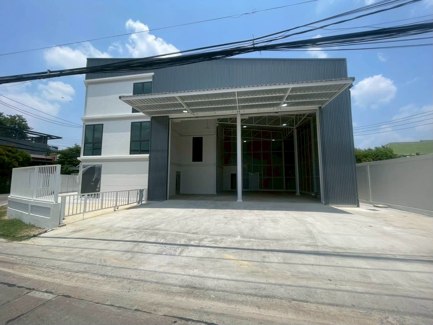 暖武里府 | Bang rak noi区域 带办公室仓库出租/出售 800平米 出租100,000泰铢/月，出售1499万泰铢