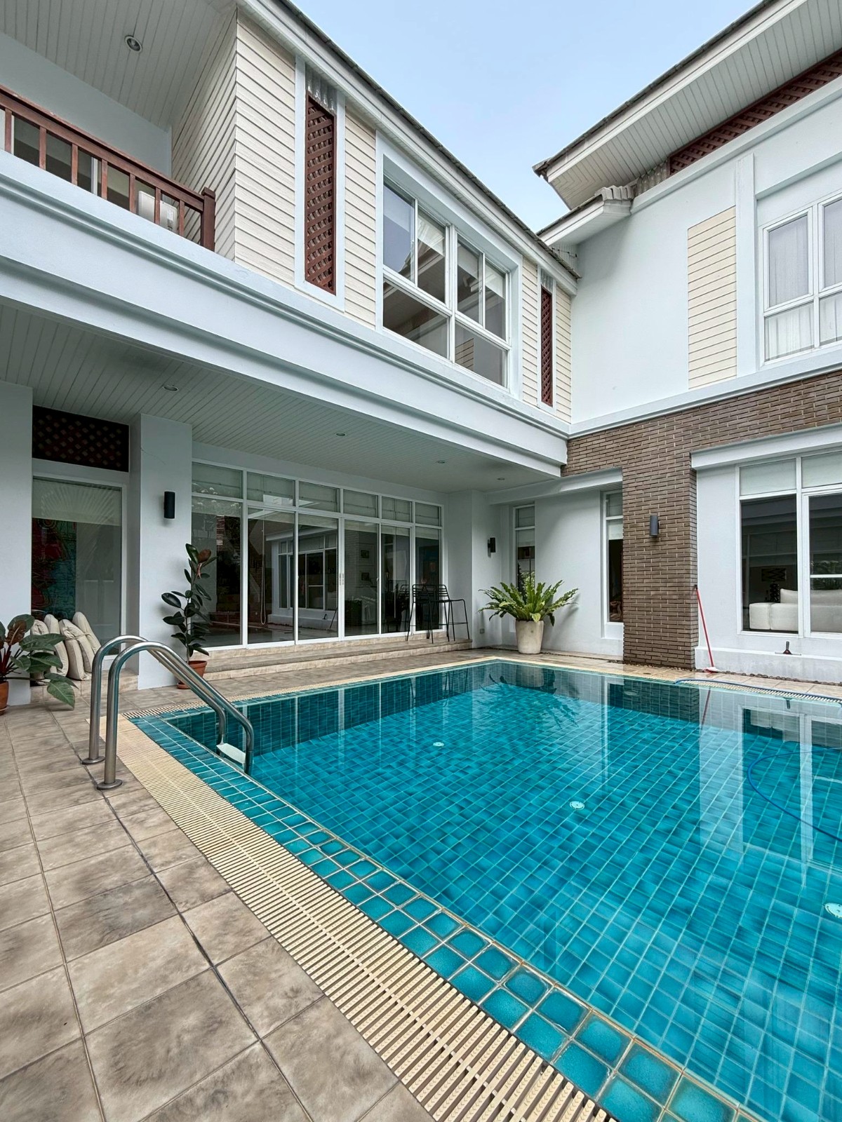 空堤区 | Sukhumvit 36 Garden Village 泳池独栋别墅出租 4卧 400平米 250,000泰铢/月