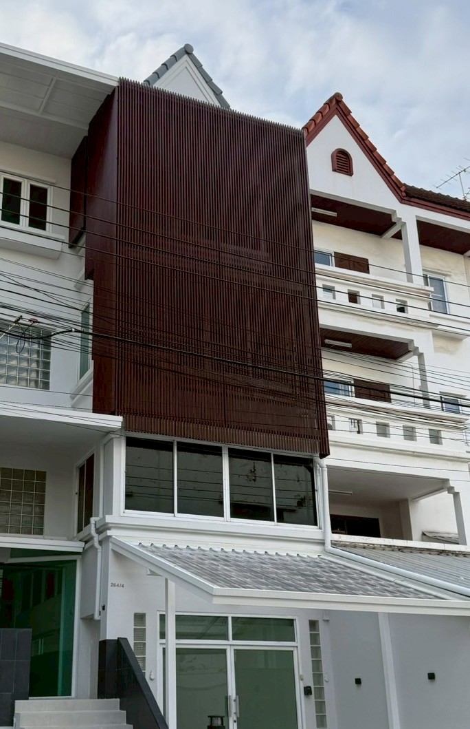 瓦他那区 | Home Office，Pridi Banomyong巷 联排别墅出租/出售 5房 350平米 出租65,000泰铢/月（可注册公司），出售1480万泰铢