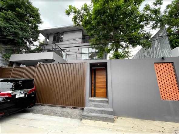 曼谷 瓦他那区| Sukhumvit 71豪华泳池别墅出售/出租 5卧6卫700平方米 售价4,900万泰铢｜租金190,000泰铢/月