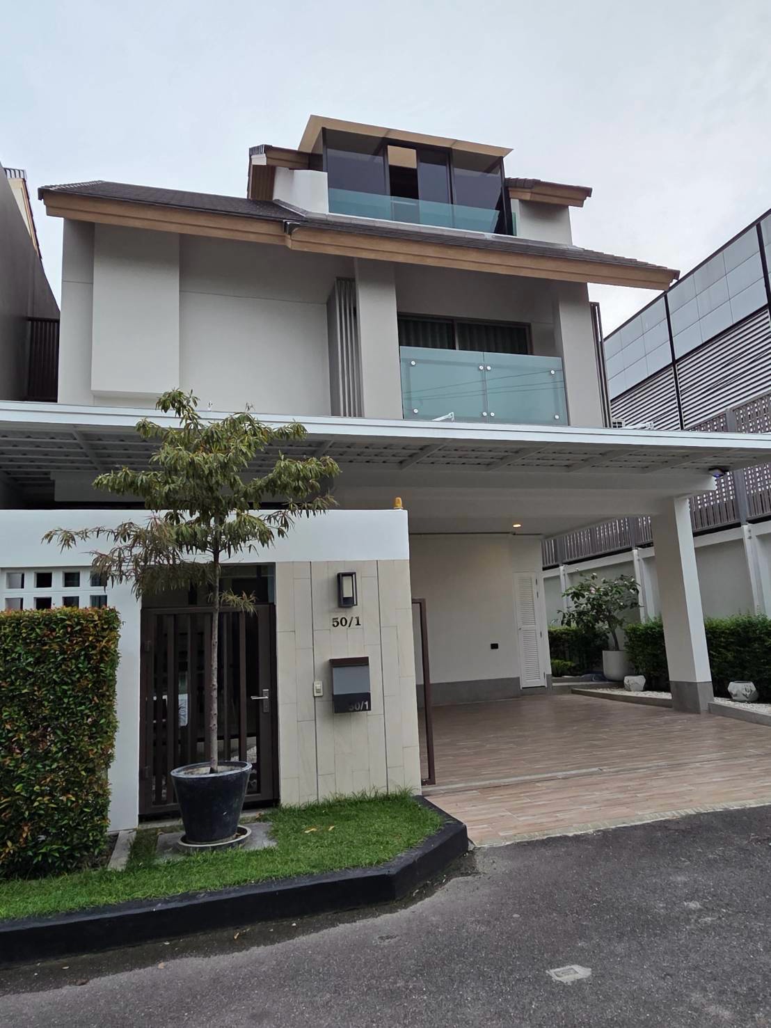 曼谷 Lat Phrao | Private Nirvana Residence独栋别墅出租 4卧3卫285平方米 租金150,000泰铢/月
