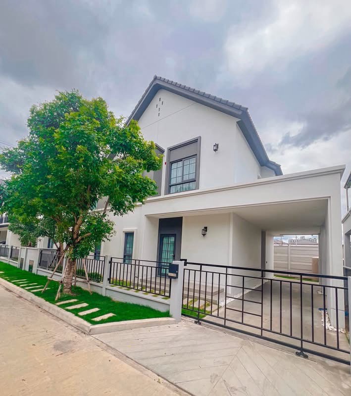北榄府 邦披县 | Centro Bangna Phase 2独栋别墅出租 4卧4卫235平方米 租金100,000泰铢/月
