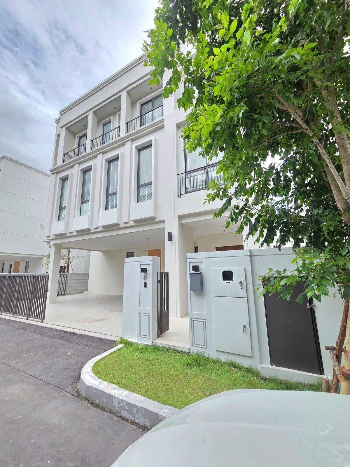 曼谷 诗丽吉-素万那普区 | AERIE Srinakarin–Krungthepkreetha独栋别墅出租 4-5卧6卫390平方米 租金130,000泰铢/月