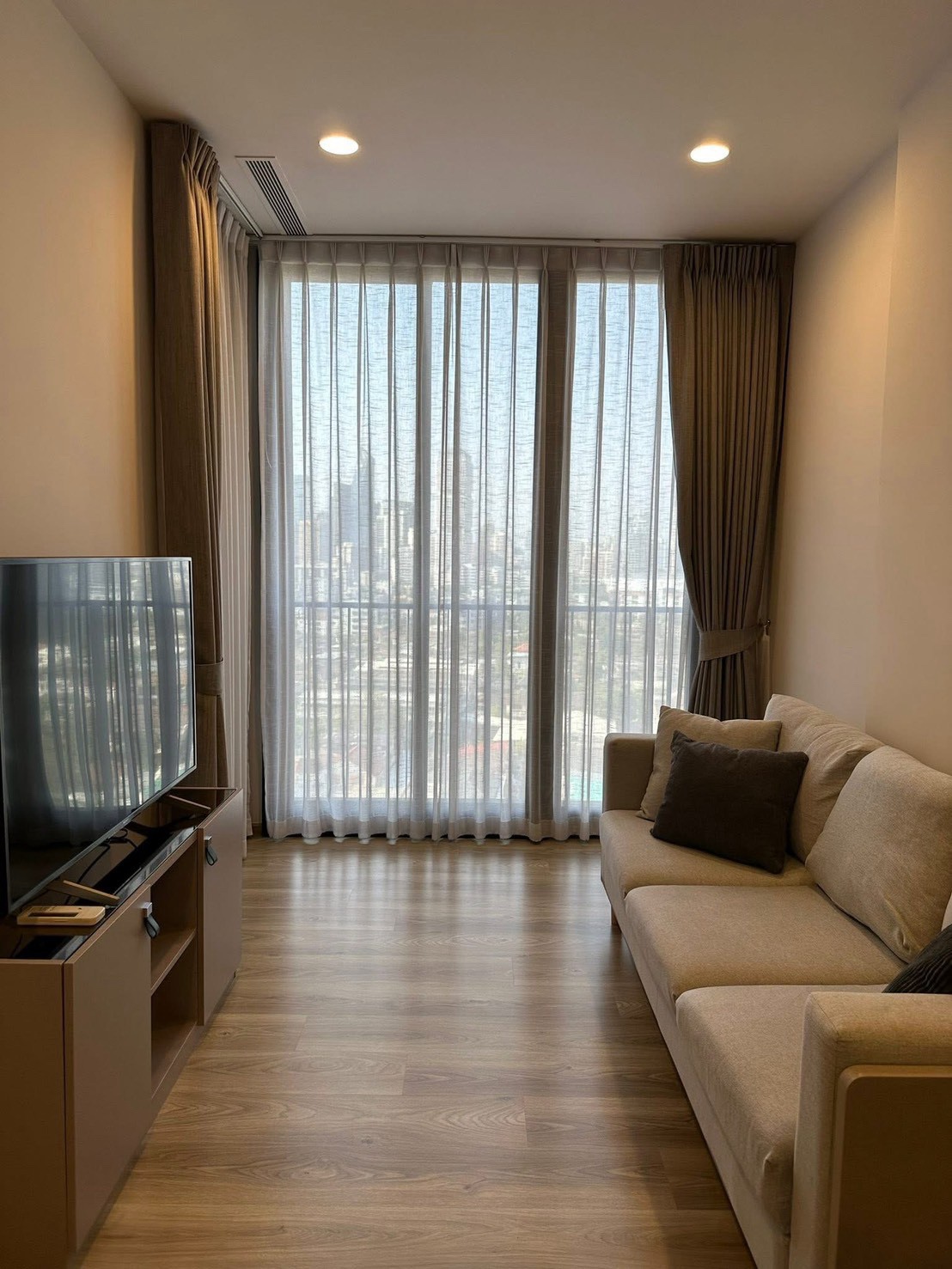 曼谷 空堤区 | Oka Haus Sukhumvit 36公寓出租/出售 1卧1卫34.07平方米 租金24,500泰铢/月