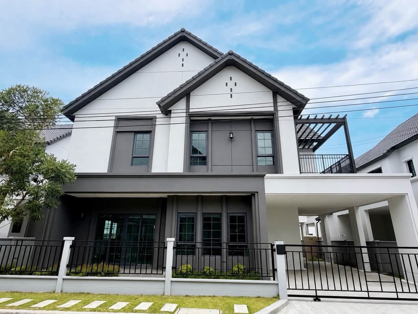 北榄府 邦披县 | Centro Bangna Phase 2独栋别墅出售/出租 4卧5卫300平方米 售价15,900,000泰铢｜租金140,000泰铢/月 可饲养宠物，可注册公司