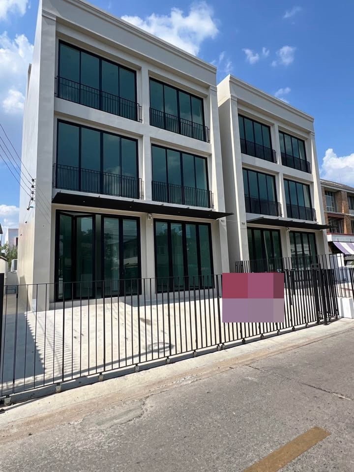 曼谷 邦纳区 | Bangna-Trad Soi 13 Home Office/Warehouse出租 384平方米 租金118,000泰铢/月