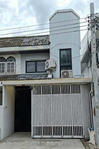 曼谷 乍都节区 | Lat Phrao 41联排别墅出租 2卧2卫180平方米 租金22,000泰铢/月 允许养宠物