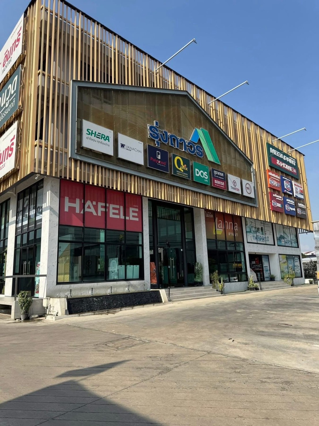 曼谷 叻甲挽区| Krungthep Kreetha道路办公室出租 200平方米 租金40,000泰铢/月，可注册公司